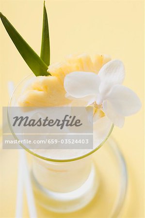 Piña Colada with pineapple and white orchid