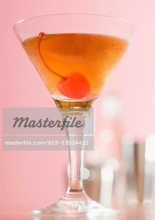 Manhattan avec cerise cocktail Manhattan avec cerise cocktail