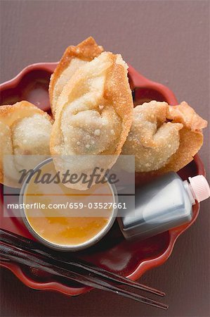 Frittierte Dim-Sum mit zwei Saucen (Asien)