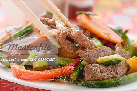 Stir-fried beef with vegetables (Asia)