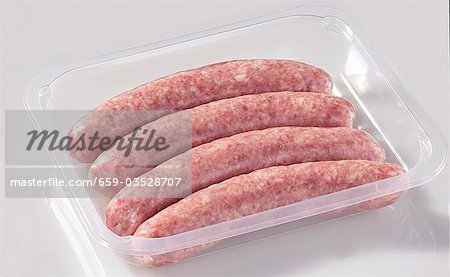 Quatre saucisses en barquette