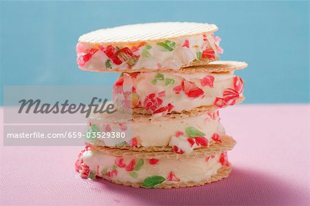 Wafers filled with ice cream and peppermints