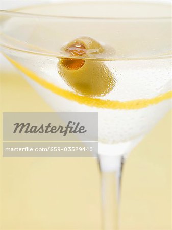 Martini with olive and lemon zest (close-up) Martini with olive and lemon zest (close-up)