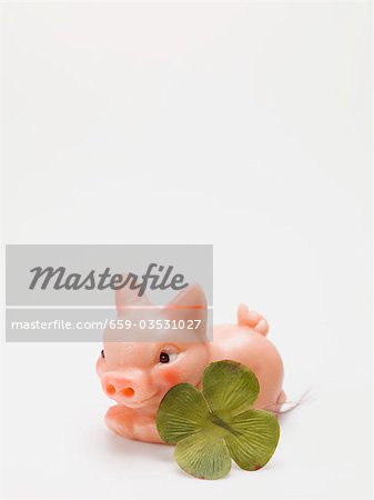 Marzipan pig and four-leaf clover