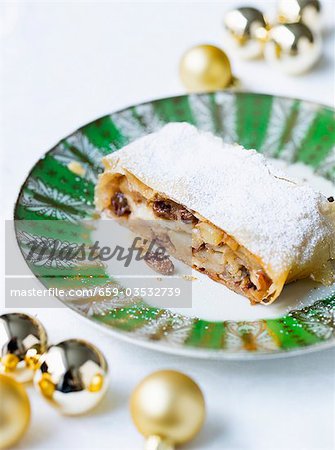 Apple strudel dusted with icing sugar (Christmas)