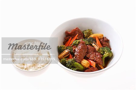 Fried beef with vegetables and a bowl of rice
