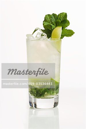 Mojito mit frische Limette und Minze