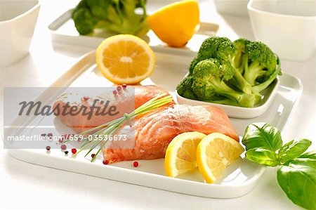 Raw fillet of wild salmon, broccoli, lemon