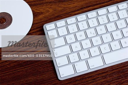 Computer-Tastatur und DVD