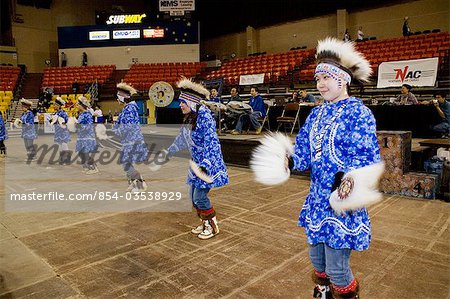 Île Nelson danseurs 2006 Senior Native Anchorage Alaska Jeux olympiques jeunesse Sullivan Arena