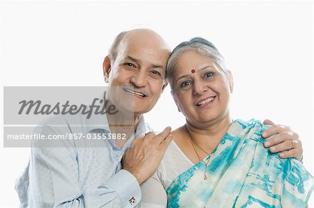 Portrait d'un couple souriant