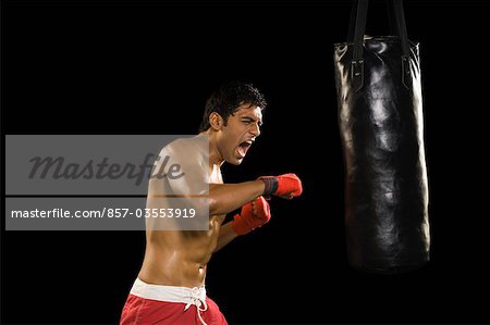 Männliche Boxer Aggression während des Trainings anzeigen