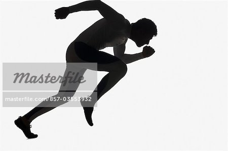 Silhouette d'un athlète masculin en cours d'exécution
