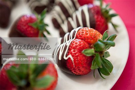 Schokolade getauchte Erdbeeren