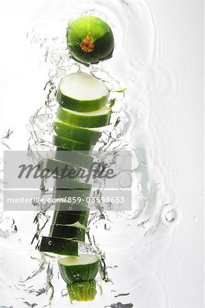 Zucchini Wasser plantschen