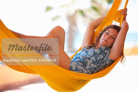 Femme couchée dans le hamac, près de Cabo Pulmo, Baja California Sur, Mexique