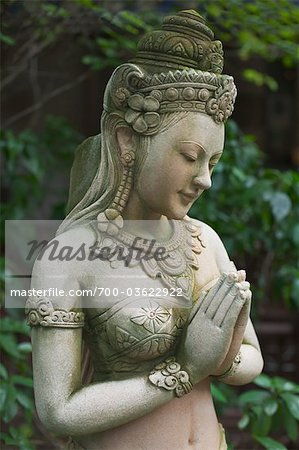 Statue d'une déesse femme priante, Bangkok, Thaïlande