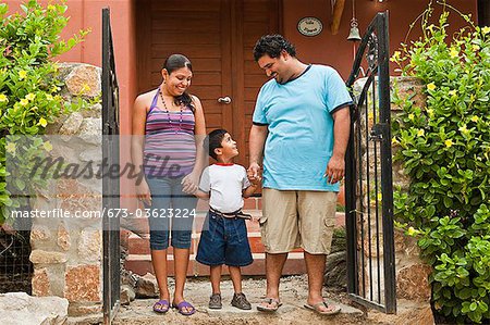 Porträt des jungen mexikanischen Familie