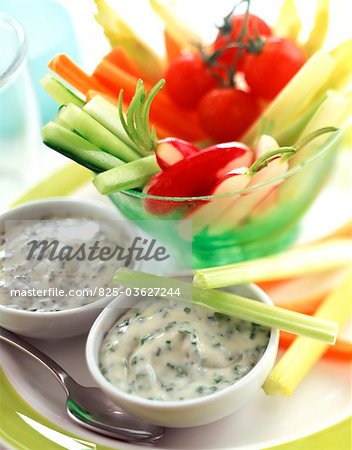 raw vegetables with creamy herb dip