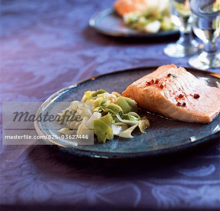 Lachs mit Lauch und Weißwein