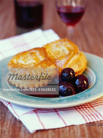 Goat's cheese pie with grapes
