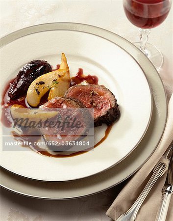 Beef fillet en chevreuil with roast figs and pears