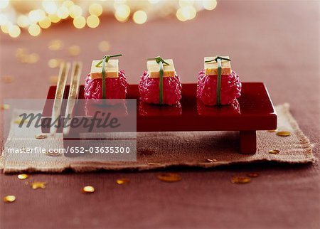 Beetroot rice and tofu Sushis