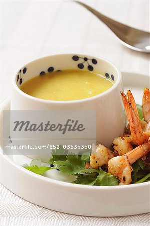 Parsnip and curry soup,peppered shrimps à la plancha