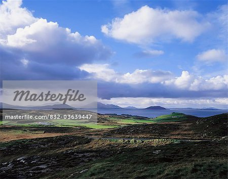 Malin Head, Inishowen, Co. Donegal, Irland; Regenschauer über eine Landschaft