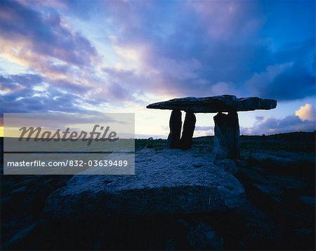 Dolmen de Poulnabrone, le Burren, Co Clare, Irlande