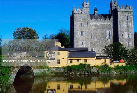 Bunratty Castle, Co Clare, Irlande ; XVe siècle maison tour