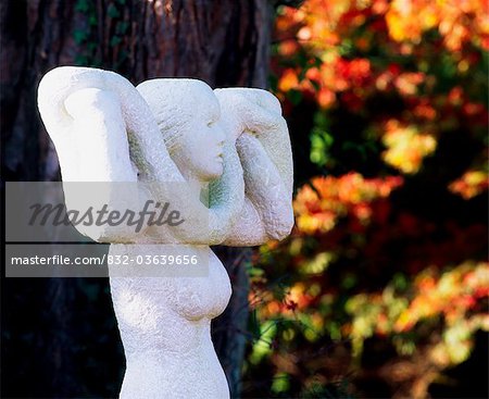 Fernhill Gärten, Co. Dublin, Irland; In einem Garten Skulptur