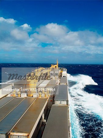 Containerschifffahrt, Container-Schiff auf See