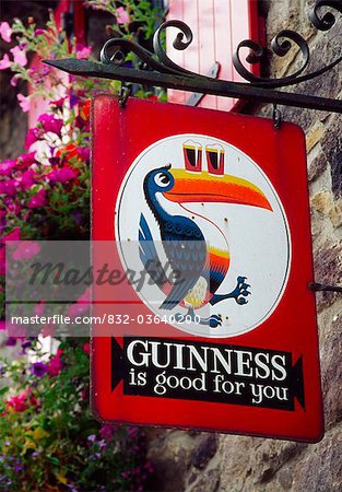 Mullinavat, comté de Waterford, Irlande ; Signe de Pub Guinness