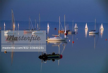 Strangford Lough, Co Down, Irland; Segelboote auf stilles Wasser