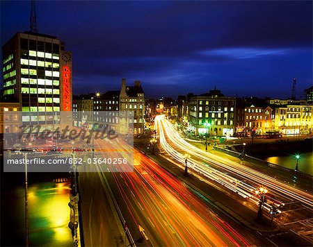 Dublin, Co. Dublin, Irland, Nachtansicht der O' Connell Street Bridge