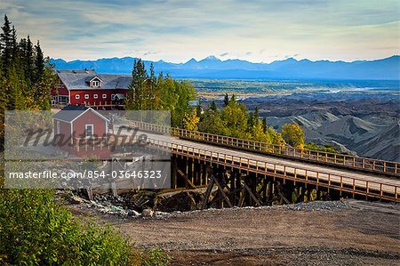 Maintenant redevenue pont-rail Kennecott Mill village, Parc National de Wrangell St. Elias & du préserver, centre-sud de l'Alaska, l'été