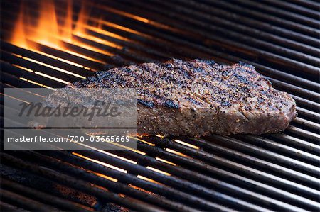 Steak grillé sur le barbecue