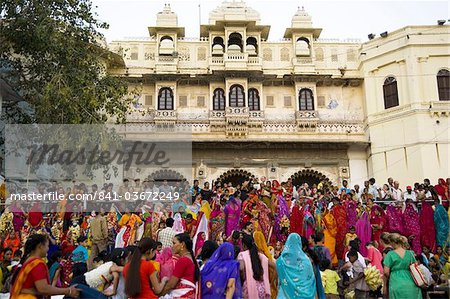 Women wearing colourful saris at the Mewar Festival on Lake Pichola, Udaipur, Rajasthan, India, Asia