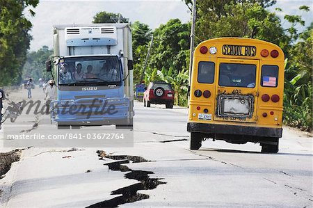 Fissures de tremblement de terre, route reliant Port-au-Prince à Léogâne, épicentre du séisme, janvier 2010, Léogâne, Haïti, Antilles, Caraïbes, Amérique centrale