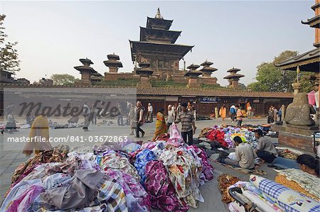 Markt auf der Strasse und Tempel am Durbar Square, Kathmandu, Nepal, Asien