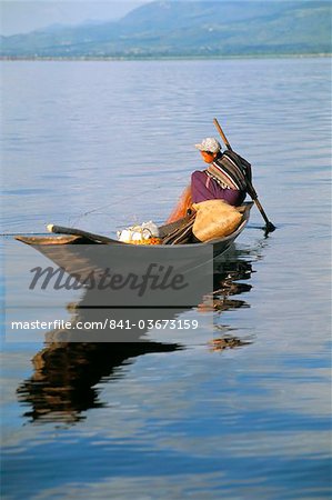 Fisherman, Inle Lake, Shan State, Myanmar (Burma), Asia