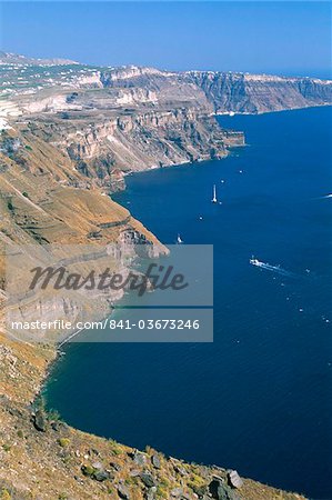 Falaises sur le bassin de la caldeira, l'île de Santorini (Thira), Iles des Cyclades, Aegean, îles grecques, Grèce, Europe