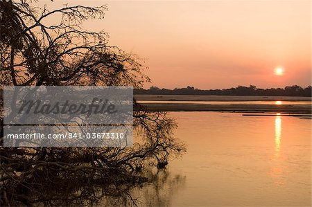 La rivière Luangwa, le Parc National du Sud Luangwa en Zambie, Afrique