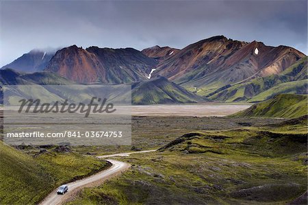 Vallée de Jokulgilskvisl et de pentes de montagnes Kylingaskard et Nordurbarmur, région de Landmannalaugar, région de Fjallabak, Islande, régions polaires Vallée de Jokulgilskvisl et de pentes de montagnes Kylingaskard et Nordurbarmur, région de Landmannalaugar, région de Fjallabak, Islande, régions polaires