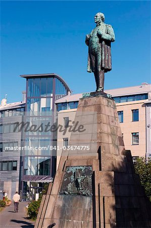 Statue of Icelandic national hero Jon Sigurdsson on Austurvollur central square, in the center of old Reykjavik, Iceland, Polar Regions