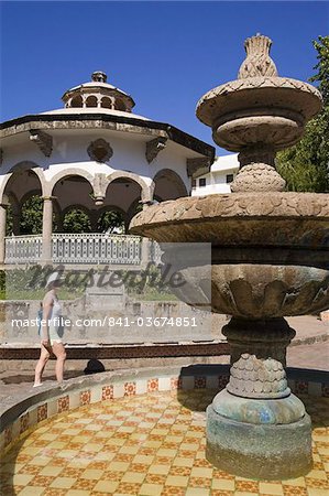 Fontaine et kiosque à musique en état de Zocalo Plaza, vieille ville Acapulco, Guerrero, Mexique, Amérique du Nord