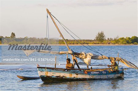 Retour de pêche, Antsanitian Beach Resort, Mahajanga, Madagascar, océan Indien, Afrique de bateau de pêche Retour de pêche, Antsanitian Beach Resort, Mahajanga, Madagascar, océan Indien, Afrique de bateau de pêche