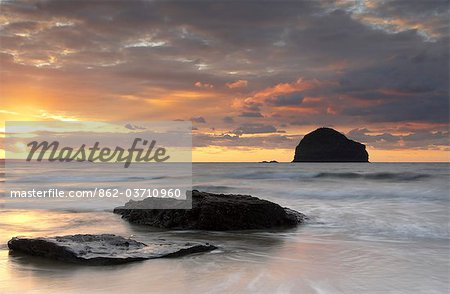 Coucher de soleil à Trebarwith Strand, Cornwall, Royaume-Uni