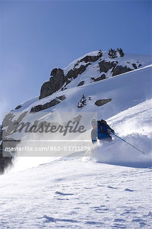 Ein Skifahrer auf Les Grands Montets, Chamonix, Frankreich.